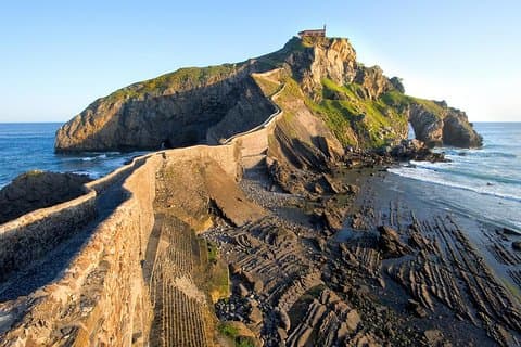 Gaztelugatxe Access, Bermeo & Gernika guided tour from Bilbao