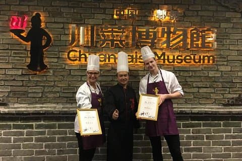 Chengdu Panda Tour and Sichuan Cuisine Experience