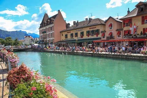 Private Tour to Annecy with skyglass roof top bus from Geneva