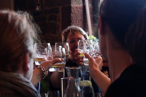 Glasgow: Pubs & History Walking Tour with Beer Tasting