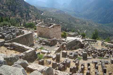 Delphi, Hosios Loukas Monastery full day private tour from Athens
