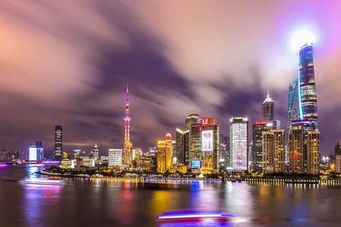 3-Hour Shanghai Bund Swift Tour with River Cruise or Skyscraper