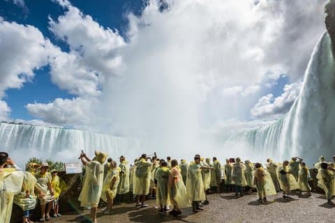 Guided Day Tour to Niagara Falls from Toronto with Boat & Lunch