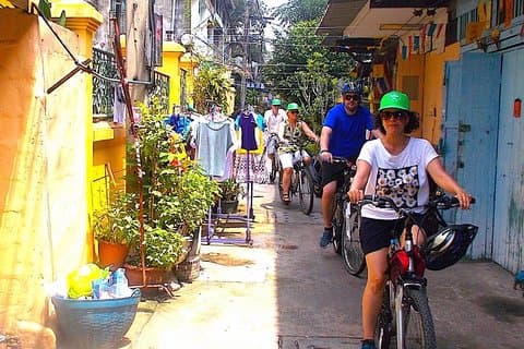 Bangkok Bike Tour: Chinatown, Flower Market & Turtle Feeding