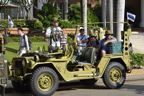Half-Day Tour of Ho Chi Minh City on Restored Army Jeep