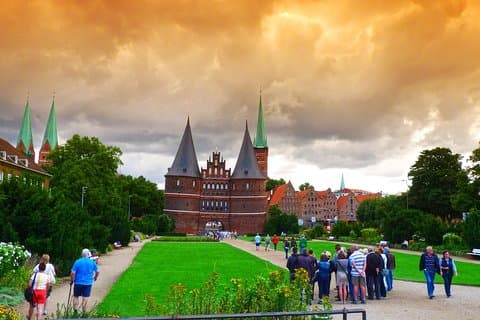 Lübeck Day Trip from Hamburg by Train with Private Guide & Lunch