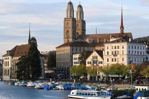 Zurich Walking Tour With Cruise and Aerial Cable Car