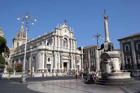 Catania Private Walking Tour with "Arancino and Cannolo" Tasting