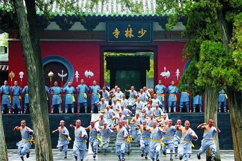 Zhengzhou: Private Transfer to Shaolin Temple & Longmen Grottoes