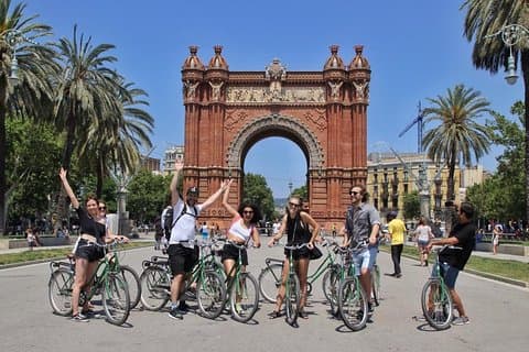 Barcelona 3-hour Bike or E-Bike Tour: Highlights and Hidden Gems