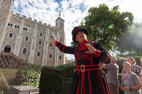 Early Access Tower of London: Crown Jewels and Beefeater Ceremony