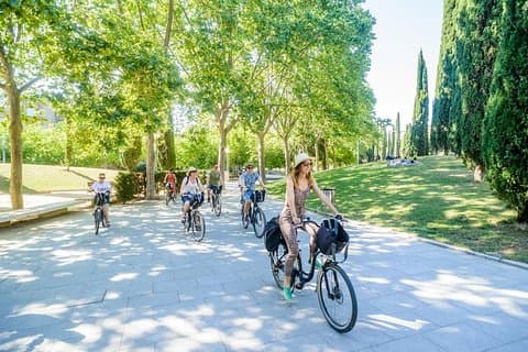 Barcelona e-Bike Tour: Gaudí & Old Town Small Group