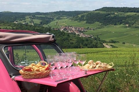 Unusual exploration of the terroirs of Burgundy in 2CV - from 6 people