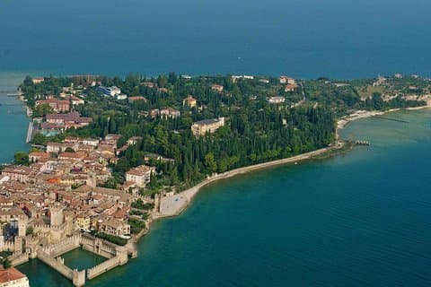 Sirmione & Verona, Lake Garda, private tour from Milan