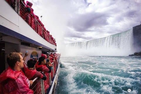 Toronto: Niagara Falls Day Tour with Whirlpool & Boat Cruise