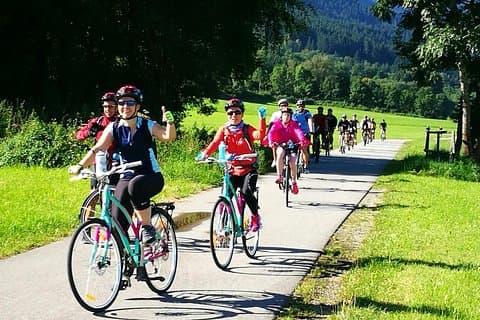 Munich: Private Bike Tour: Flexible Start & Beer Garden Visit
