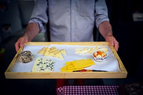 Paris Private Food Tour: Taste 10 French Classics in Le Marais