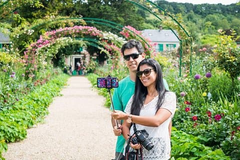 Versailles Timed Entrance Ticket and Giverny Small Group Day Trip from Paris