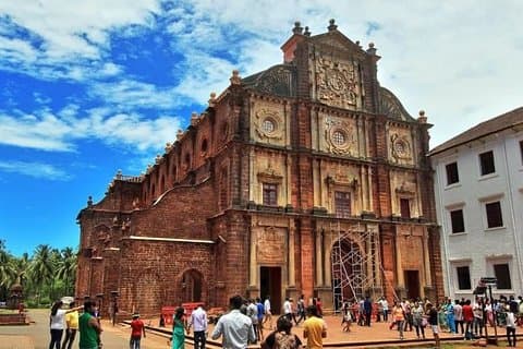 Private Goa Shore Excursion: Old Goa, Fontainhas & Spice Tour