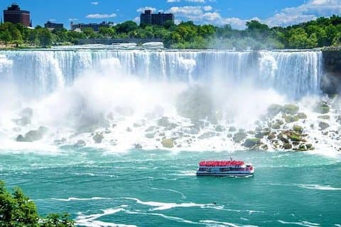 Luxury Day Trip: Niagara on the Lake, Wine & Falls from Toronto