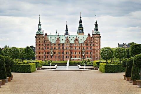 Copenhagen: Private VIP Tour to Frederiksborg Castle (snack incl)