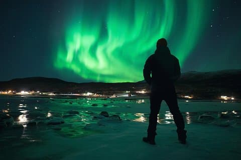 Northern Lights Big Bus Chase with Chasing Lights