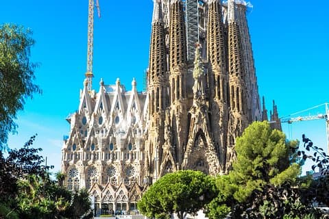 Barcelona Highlights & Sagrada Familia Tour: Priority Access