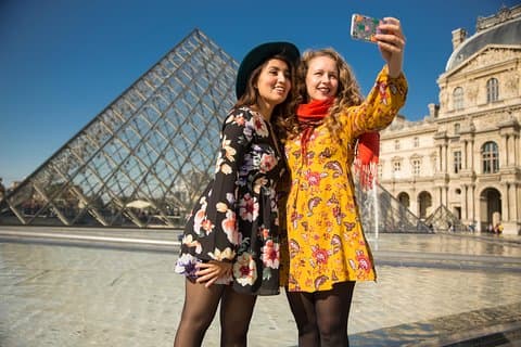 PRIVATE TOUR: Highlights & Hidden Gems of Paris With Locals