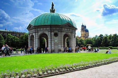 Private 2.5 hour city tour of Munich with driver/guide