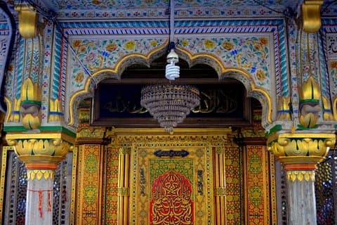 Half-Day Trip of Delhi's Temples & Spiritual Sites