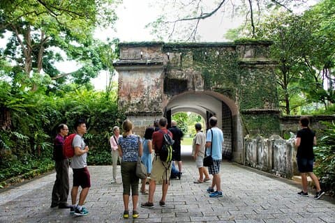 Of Graves, Guns & Battles™: A Tour of Fort Canning Hill