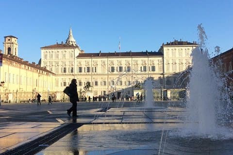 Royal Palace and Shroud Chapel with local Guide & ticket