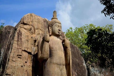 Aukana and Anuradhapura Day Tour From Habarana