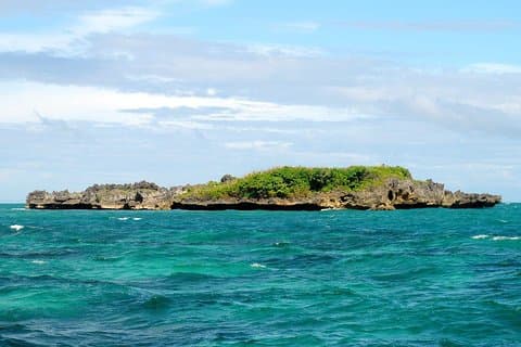Boracay Island Hopping + Helmet Diving and UFO w/ Premium Lunch