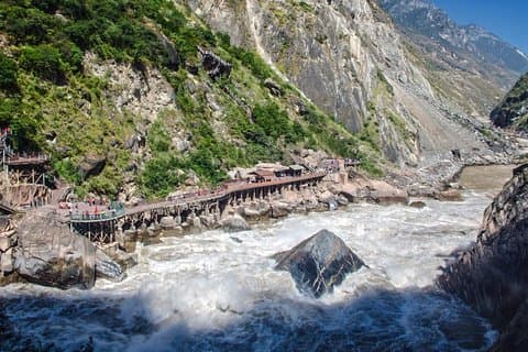 Lijiang Train Station Pick up and Tiger Teaping Gorge Private Tour