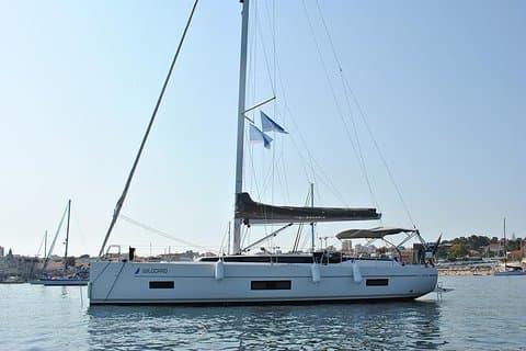 Cascais Private Sailing Cruise with a drink - Half day/full day