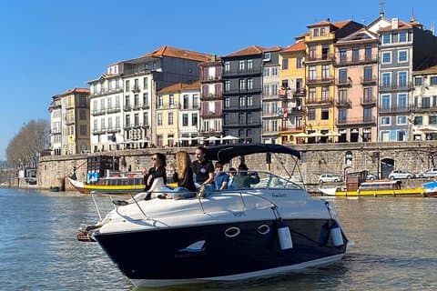 Private tasting in the Douro (1 to 7 people) on a yacht for yourself