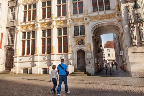 Private Bruges Historical Walking Tour with Chocolate Treat