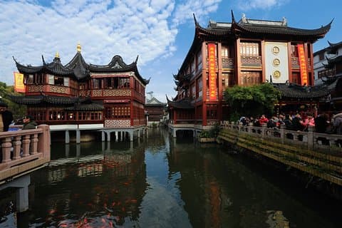 Full-Day Shanghai Private Tour with Pickup and Dim-sum Lunch