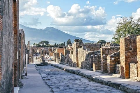 Pompeii and Naples Half-Day Guided Tour from Naples+Skip-the-Line