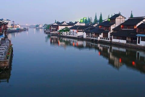 1-Day Private Tour to Zhujiajiao Water Town,the Bund and World Financial Center