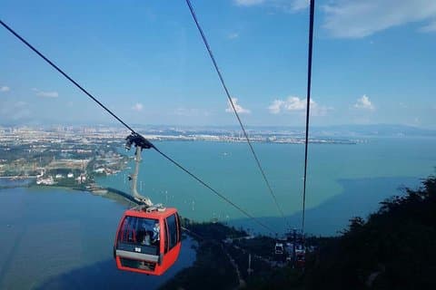 Kunming Private Day Tour to Dianchi Lake, West Hill and Anning Hotsprings