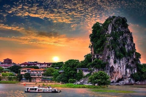 Private Custom Tour: Guilin City Must-See Sights in One Day