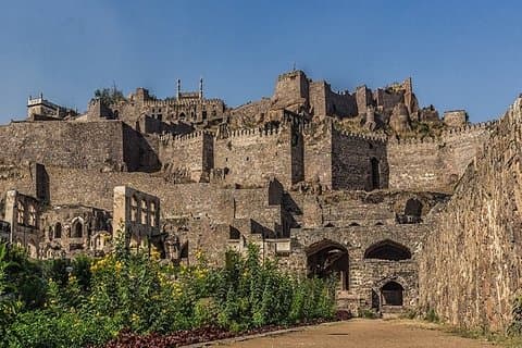 Ful-Day Tour: Golconda Fort, Qutub Shahi Tombs and Iconic Salarjung Museum