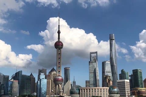 Private Layover Tour of Shanghai City Highlights and Local Market with Pickup
