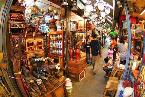 Private Exclusive Guided Chatuchak Weekend Market Shopping Tour
