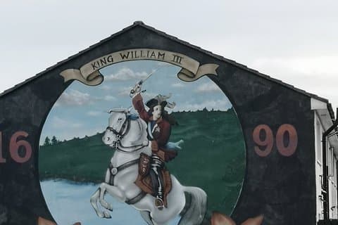 Belfast Black Taxi Tour: Private Journey Through History