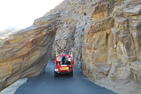Indian Canyons Hiking Tour by Jeep from Palm Desert