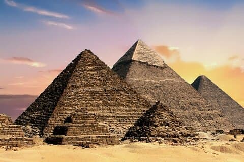Giza Pyramids, Sakkara and Memphis Day Tour