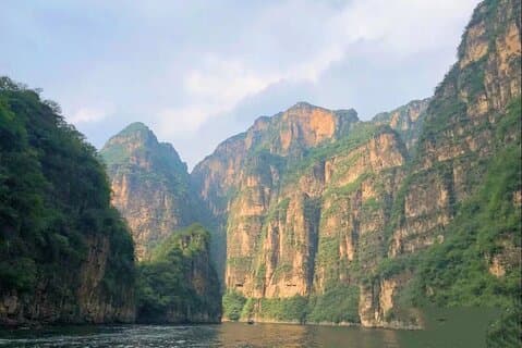 Beijing Outskirts Tour to Long Qing Gorge (cruise) and Ding Tomb